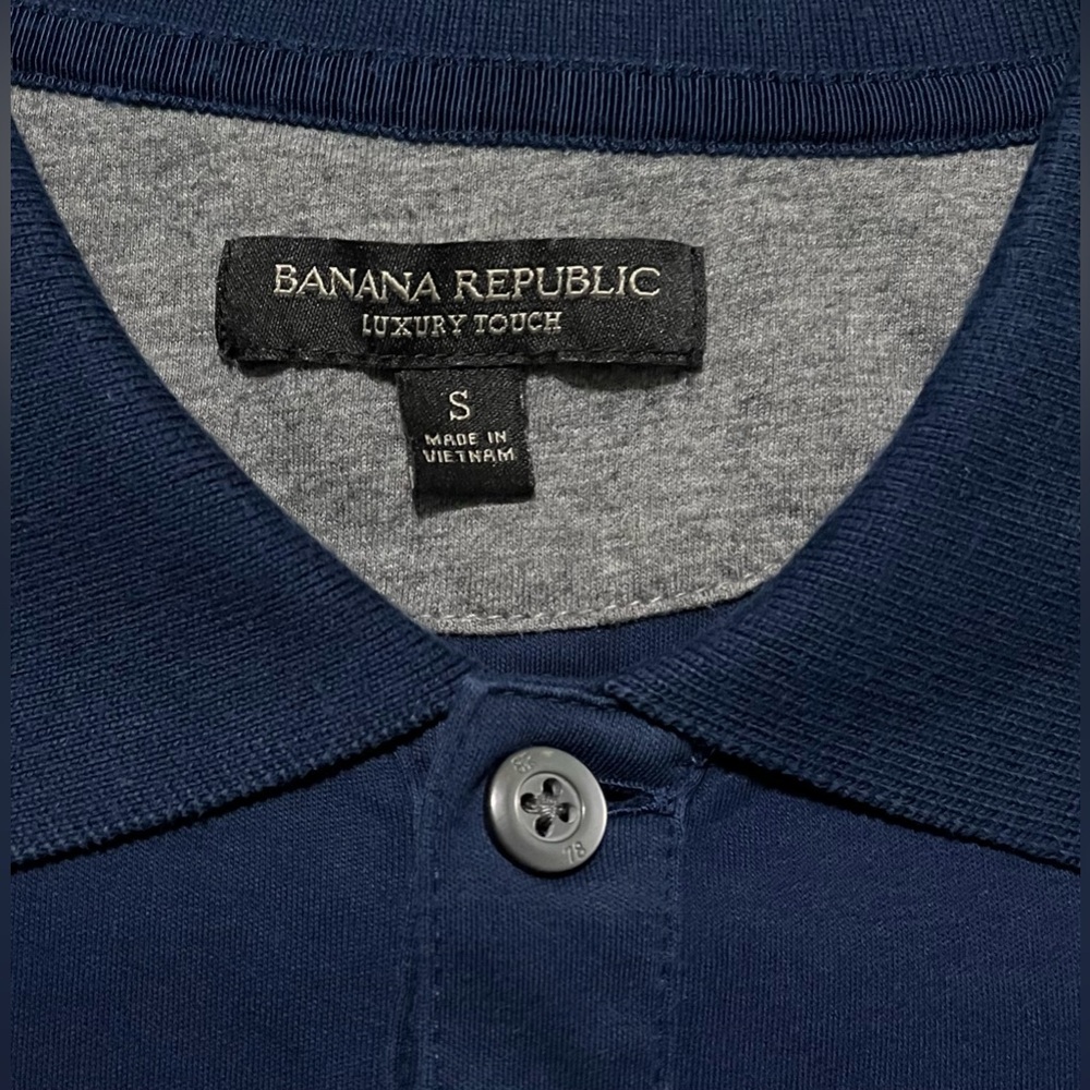 LIKE NEW Banana Republic Luxury touch blue polo t-shirt